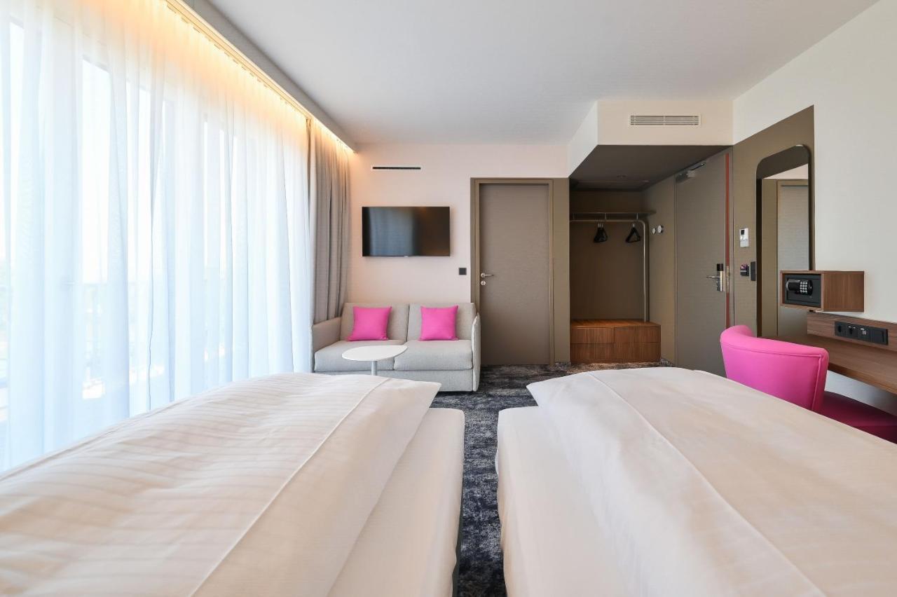 Hotel Le Parc Wiener Neustadt Bagian luar foto