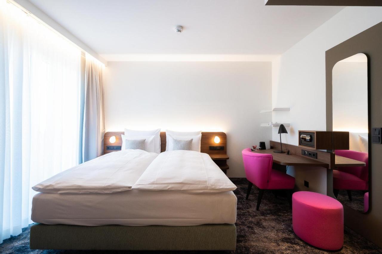 Hotel Le Parc Wiener Neustadt Bagian luar foto