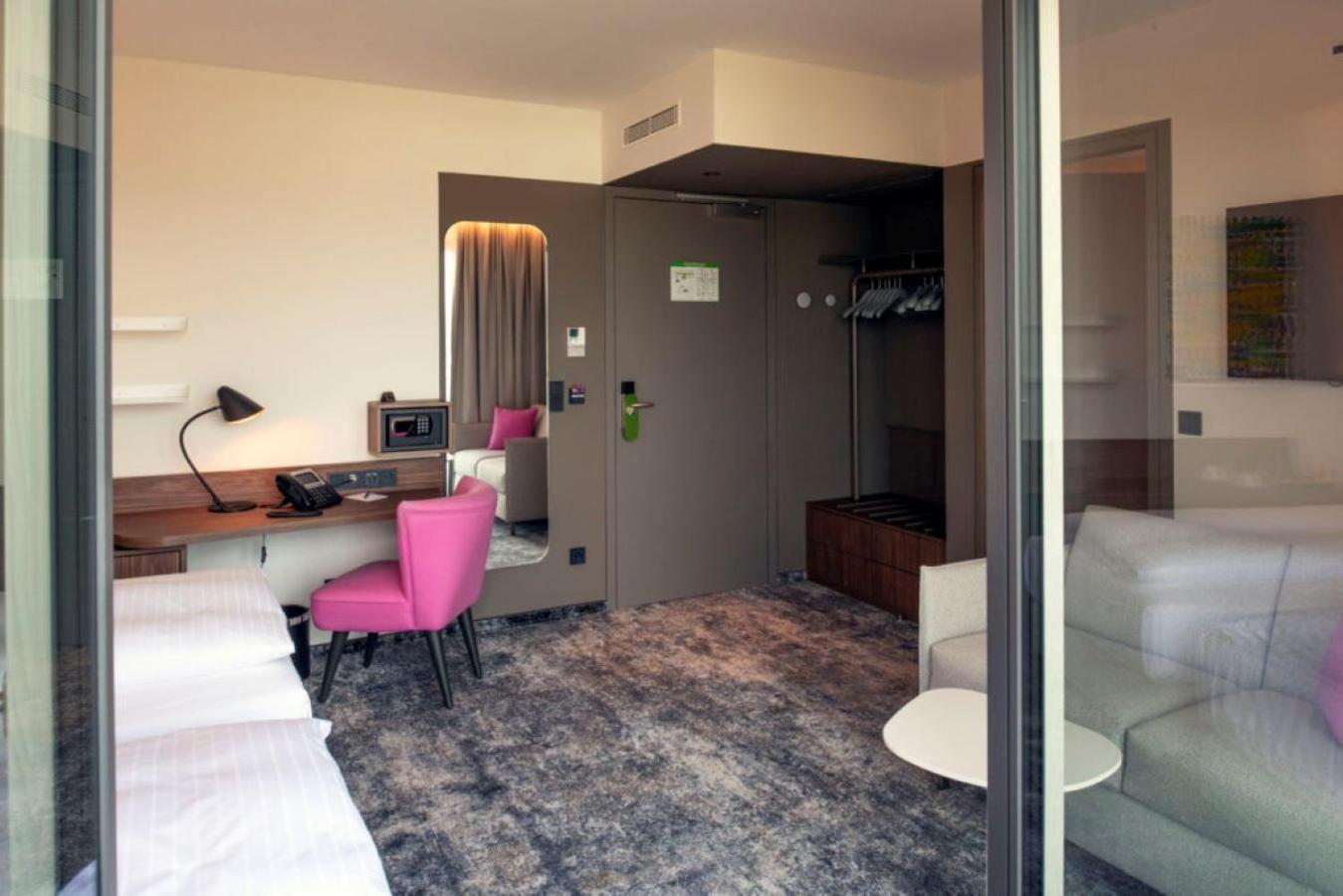 Hotel Le Parc Wiener Neustadt Bagian luar foto